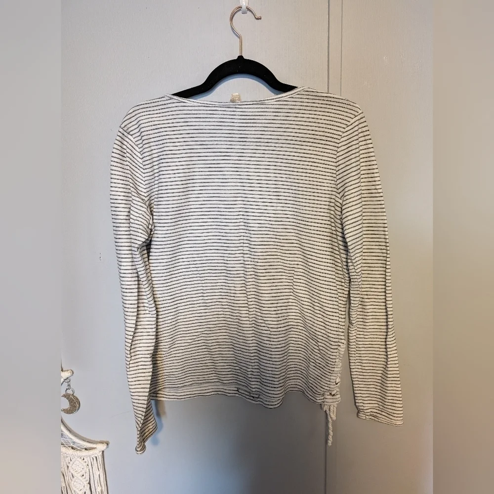 🔥 Striped Roxy Longsleeve - Picture 2 of 4